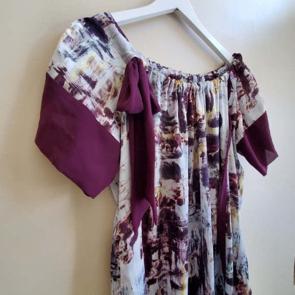 MaxMara 100% Silk Dress with Tie bow front with wine color contrast, - Picture 3 of 12